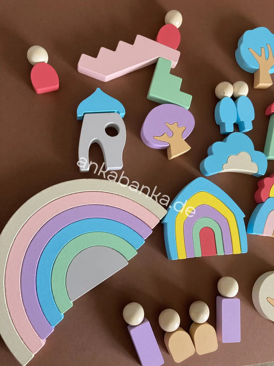 Montessori Spiel set aus Holz Fantasiestadt mit Regenbogen, Haus, baum anka banka