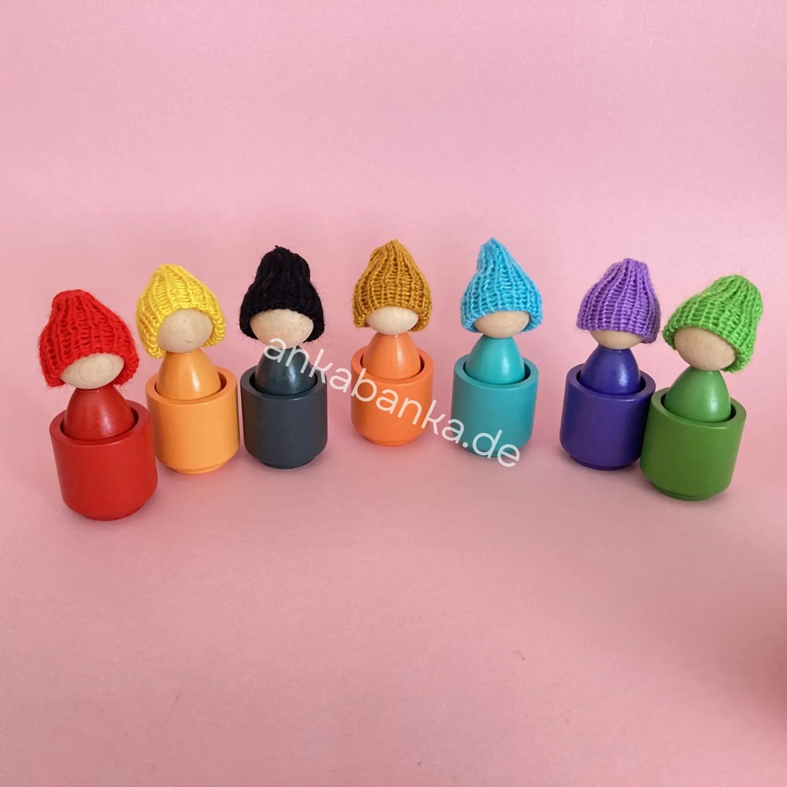 Montessori Sortier- Spiel mit Holz Puppen mit Mütze, Bälle, Becher und Schüssel 