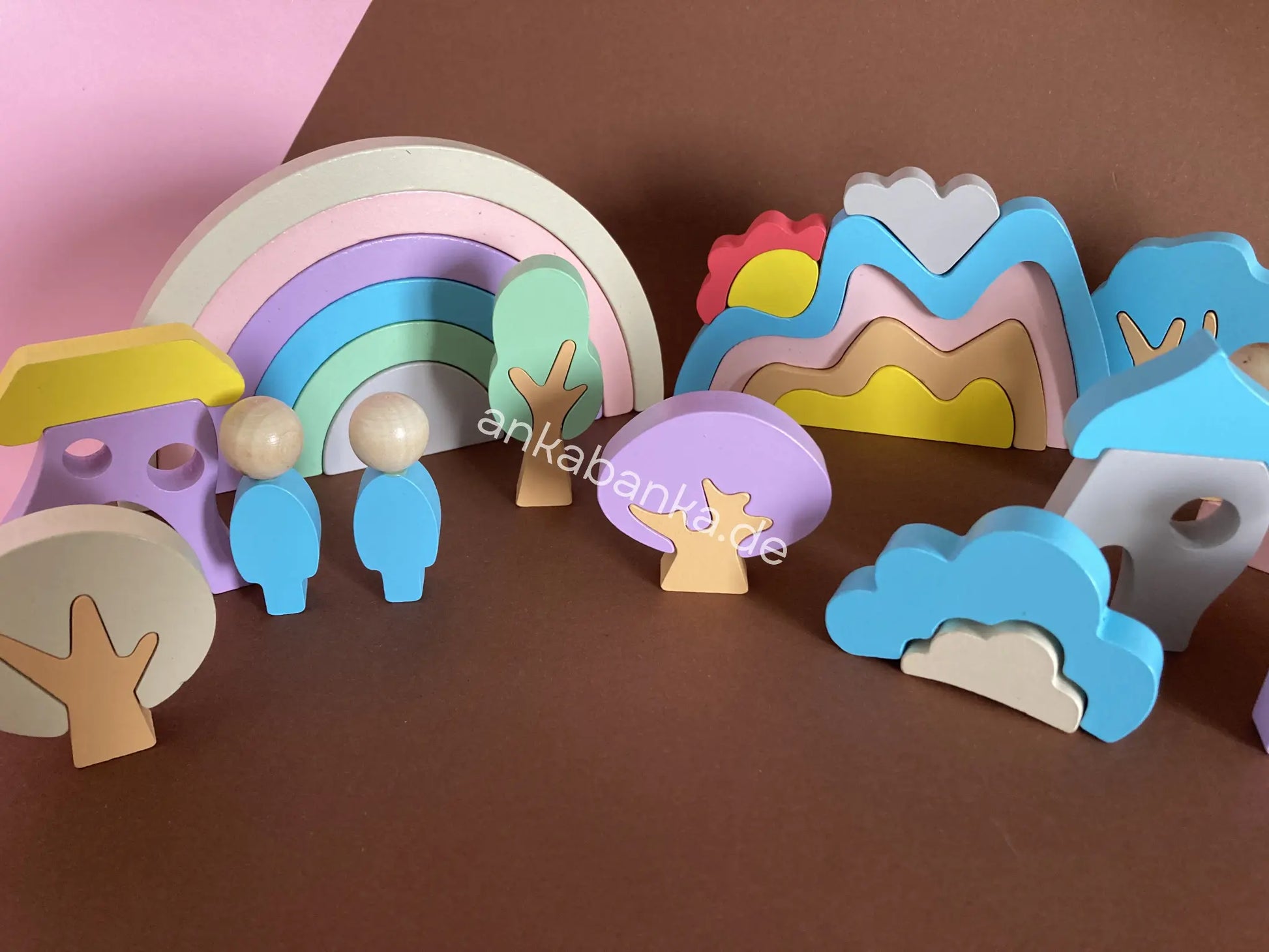 Montessori Spiel set aus Holz Fantasiestadt mit Regenbogen, Haus, Sonne und Berg anka banka